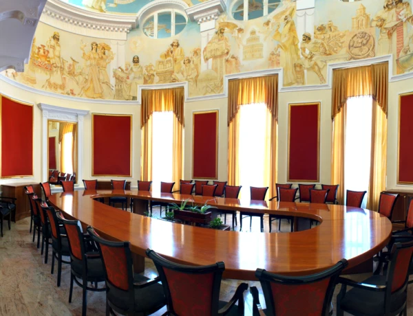 Grand Oval Hall