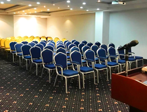 Կոնֆերանս սրահ