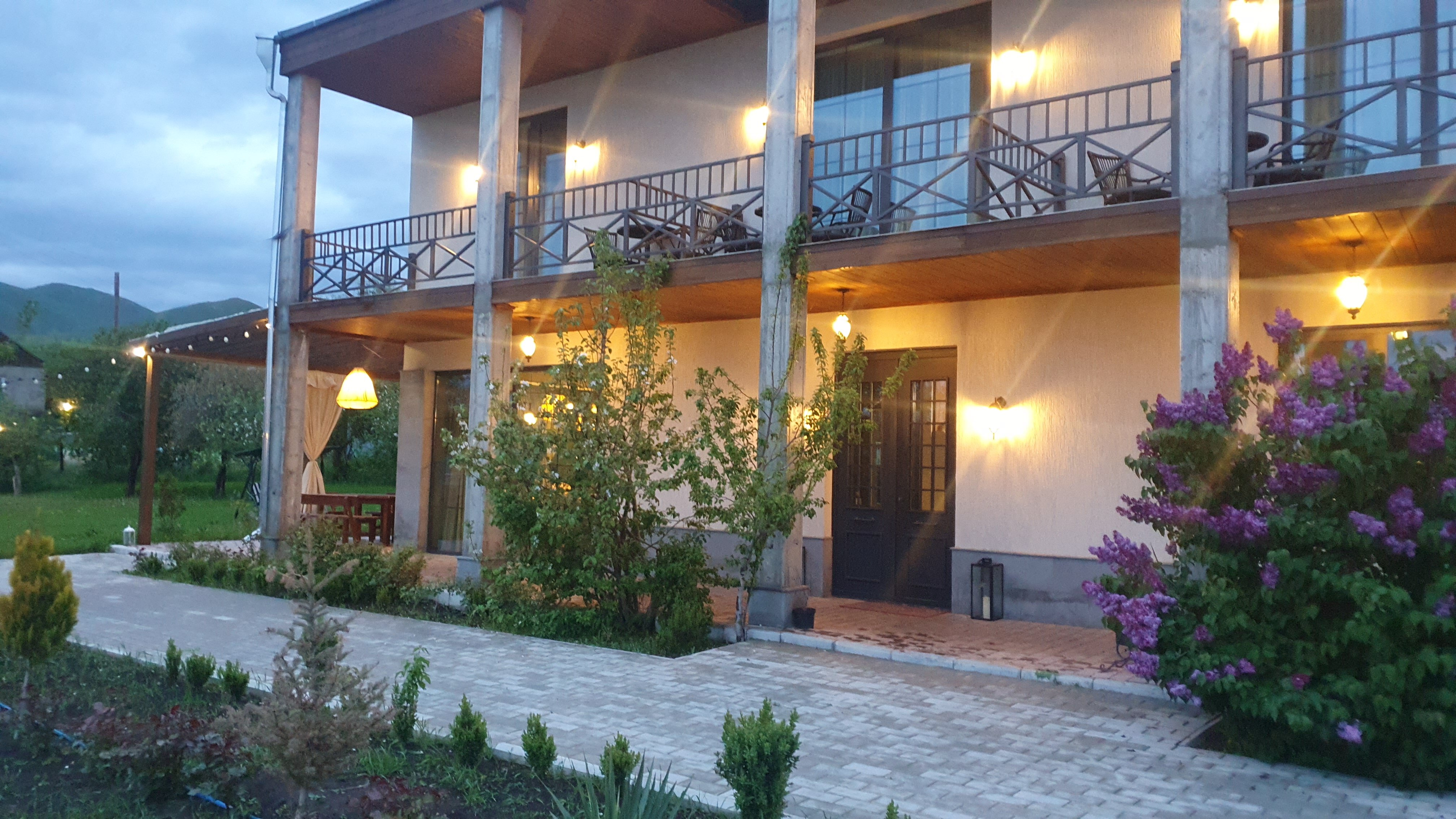 Ծաղկունք Շեֆ Հաուս