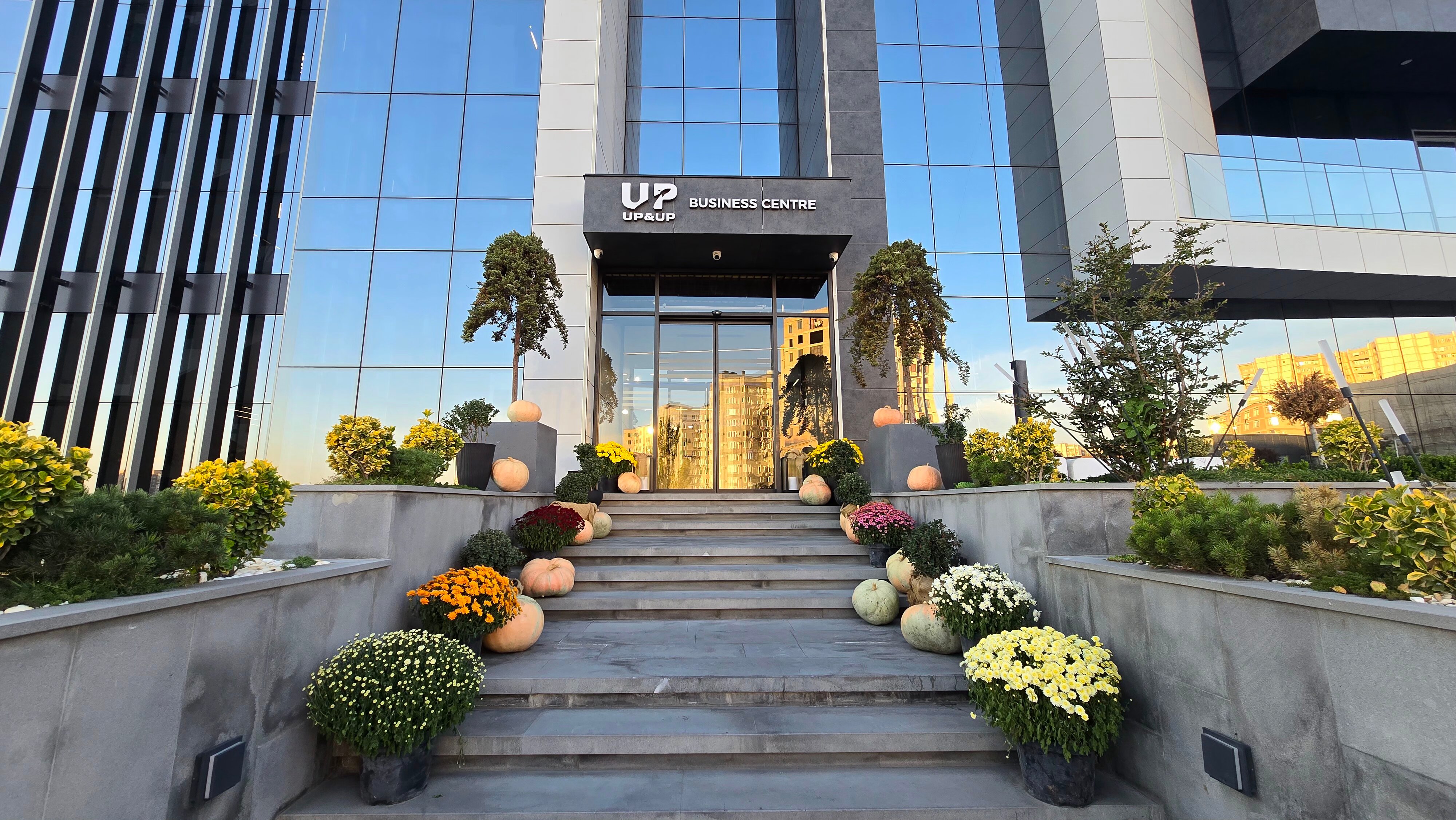 UP&UP Բիզնես Կենտրոն