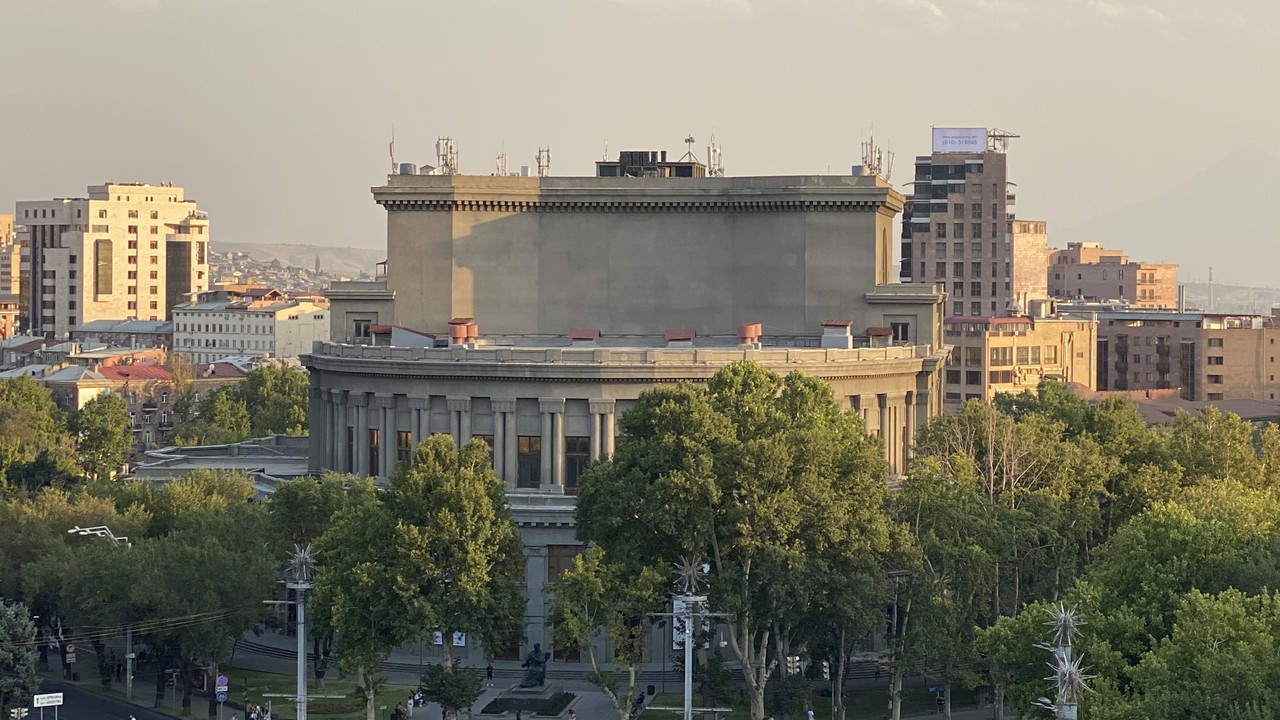 Արամ Խաչատրյանի համերգասրահի տանիք