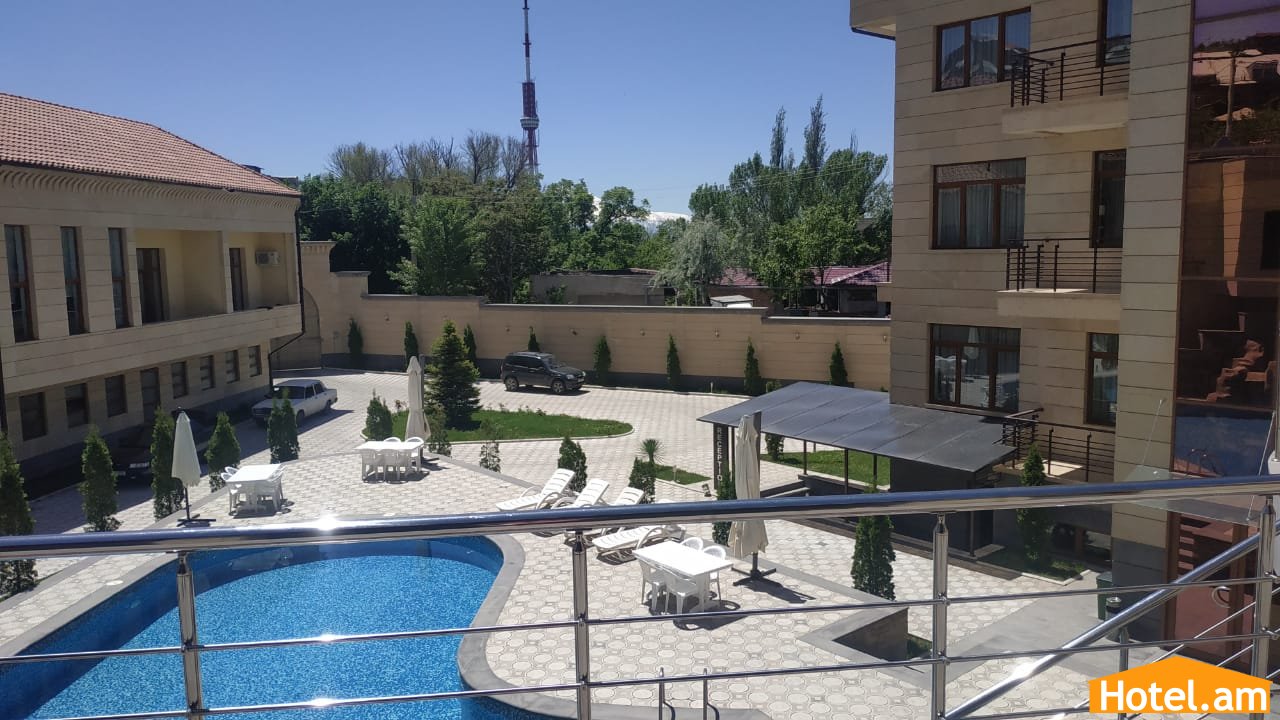Grand Hills Hotel